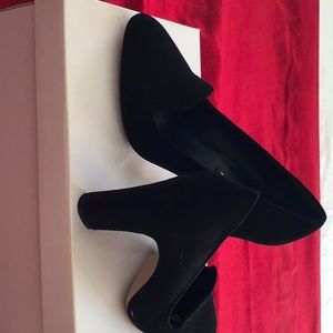 Beautiful Black Via Spiega eye catching shoe.